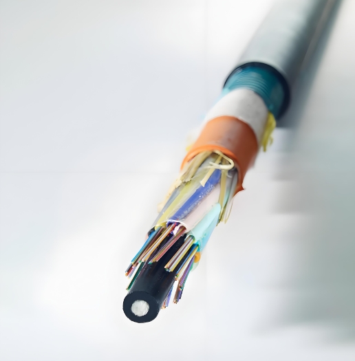 鎧裝電纜就是在電纜外絕緣層的外面在加上一層金屬或者其他物質.jpg 鎧裝電纜就是在電纜外絕緣層的外面在加上一層金屬或者其他物質.jpg